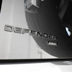 Land Rover Defender SE MHEV 1