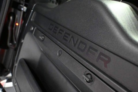 Land Rover Defender SE MHEV 69