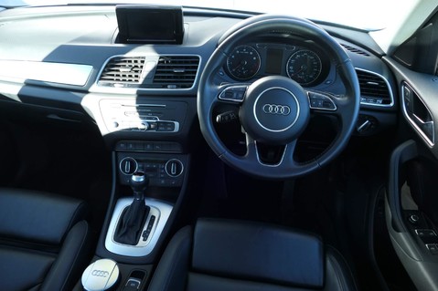 Audi Q3 TFSI SE 16
