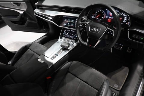 Audi A6 AVANT TFSI S LINE BLACK EDITION MHEV 71