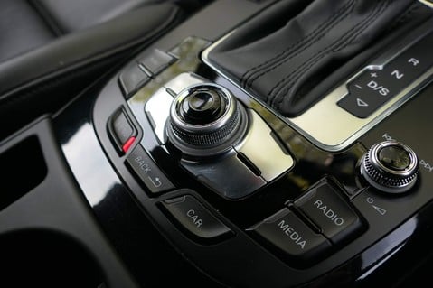Audi A4 AVANT TFSI QUATTRO BLACK EDITION 25