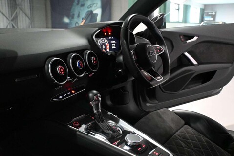 Audi TT TFSI BLACK EDITION 4