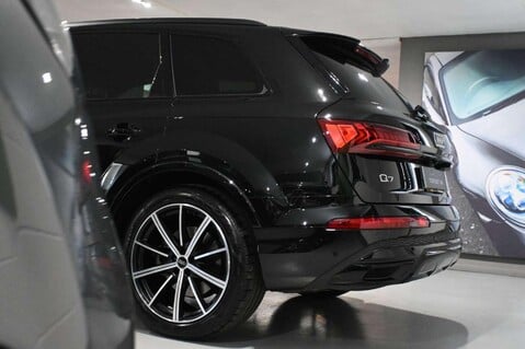 Audi Q7 TFSI QUATTRO S LINE BLACK EDITION MHEV 2