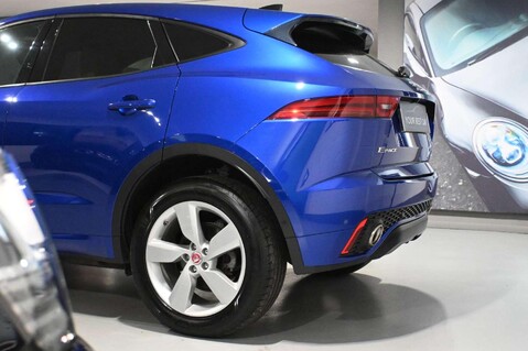 Jaguar E-Pace R-DYNAMIC SE 2