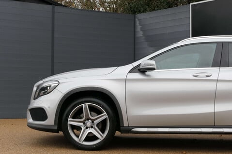 Mercedes-Benz GLA 2.0 GLA 250 4Matic AMG Line Premium Auto 4WD 5dr 4