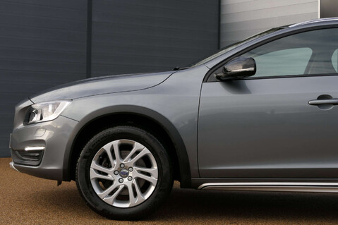 Volvo V60 2.0 V60 Cross Country SE Nav D3 Auto 5dr 4