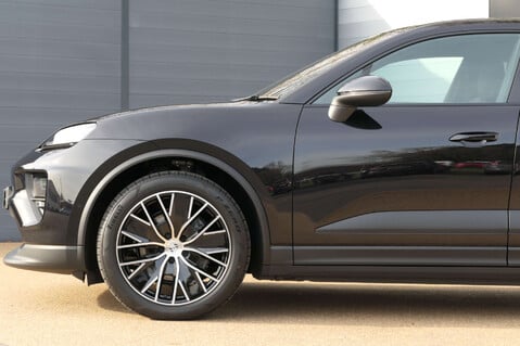 Porsche Macan 100kWh 4 SUV 5dr Electric Auto 4WD (408 ps) 9