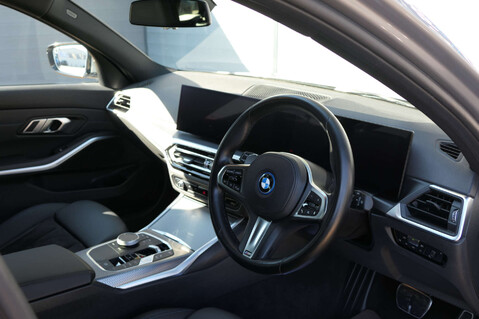 BMW 3 Series 2.0 330e 12kWh M Sport Touring 5dr Petrol Plug-in Hybrid Auto Euro 6 (s/s) 4
