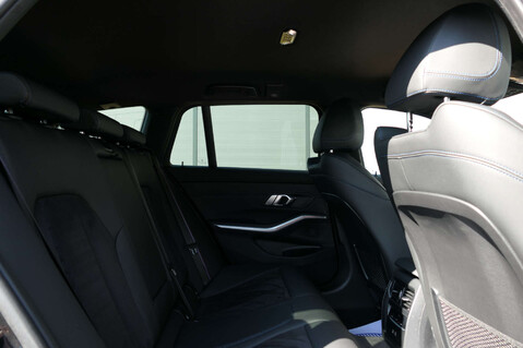 BMW 3 Series M SPORT AUTO 26