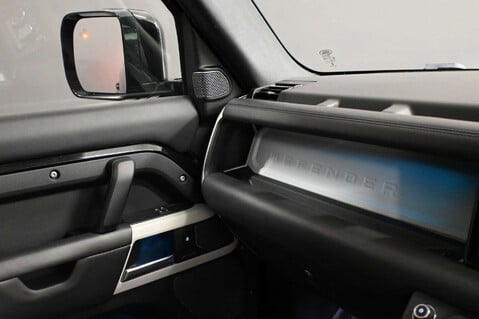 Land Rover Defender 3.0 Defender HSE D MHEV Auto 4WD 5dr 25