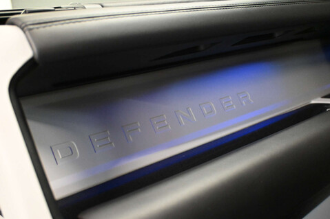 Land Rover Defender 3.0 Defender HSE D MHEV Auto 4WD 5dr 33