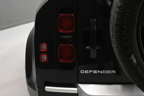 Land Rover Defender 3.0 Defender HSE D MHEV Auto 4WD 5dr 46