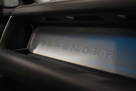 Land Rover Defender 3.0 Defender HSE D MHEV Auto 4WD 5dr 61