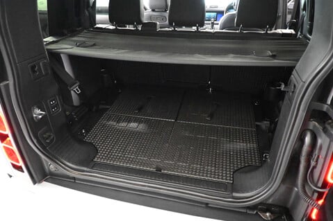 Land Rover Defender 3.0 Defender HSE D MHEV Auto 4WD 5dr 66