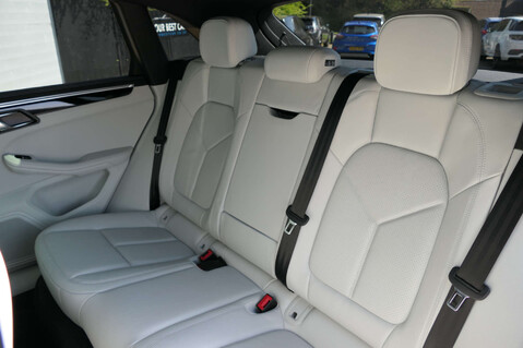 Porsche Macan 2.9 Macan S Semi-Auto 4WD 5dr 22