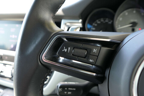Porsche Macan 2.9 Macan S Semi-Auto 4WD 5dr 38