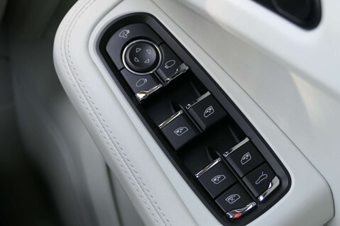 Porsche Macan 2.9 Macan S Semi-Auto 4WD 5dr 41