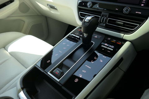 Porsche Macan 2.9 Macan S Semi-Auto 4WD 5dr 29