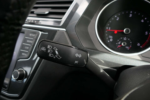Volkswagen Tiguan 2.0 TDI BlueMotion Tech S SUV 5dr Diesel DSG 4Motion Euro 6 (s/s) (150 ps) 38