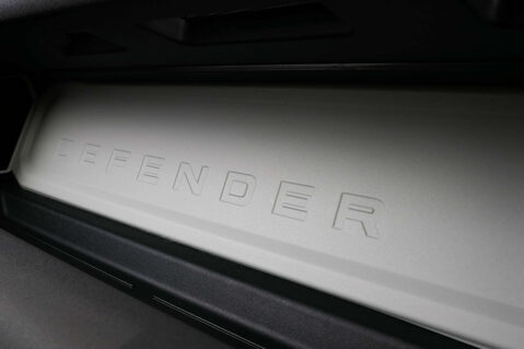 Land Rover Defender 3.0 D250 MHEV X-Dynamic HSE SUV 5dr Diesel Auto 4WD Euro 6 (s/s) (250 ps) 15