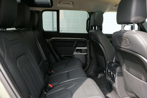 Land Rover Defender 3.0 D250 MHEV X-Dynamic HSE SUV 5dr Diesel Auto 4WD Euro 6 (s/s) (250 ps) 17
