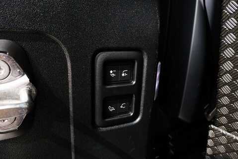 Land Rover Defender 3.0 D250 MHEV X-Dynamic HSE SUV 5dr Diesel Auto 4WD Euro 6 (s/s) (250 ps) 20