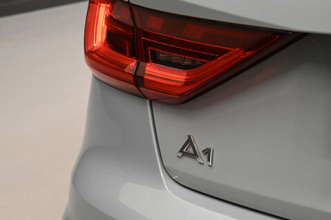 Audi A1 1.0 A1 Sportback 30 TFSI S Line Semi-Auto 5dr 30