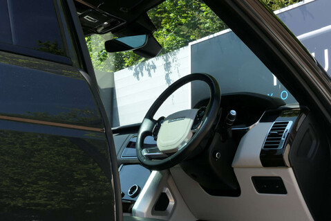 Land Rover Range Rover 3.0 Range Rover Vogue D MHEV Auto 4WD 5dr 22