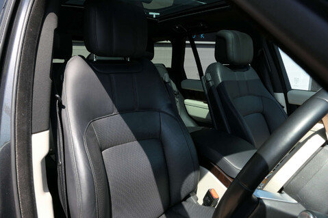 Land Rover Range Rover 3.0 Range Rover Vogue D MHEV Auto 4WD 5dr 25