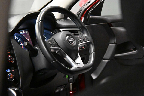 Nissan Qashqai 1.3 Qashqai Acenta Premium DiG-T Semi-Auto 5dr 4