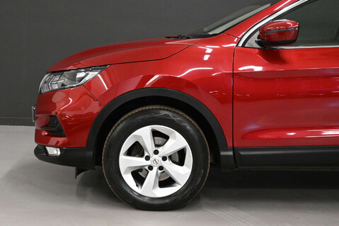 Nissan Qashqai 1.3 Qashqai Acenta Premium DiG-T Semi-Auto 5dr 21