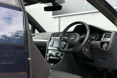 Volkswagen Golf 2.0 Golf R DSG 4WD 3dr 33