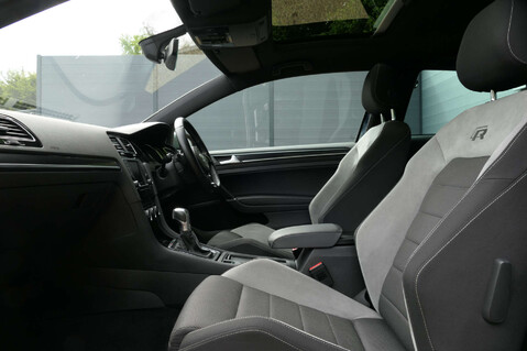 Volkswagen Golf 2.0 Golf R DSG 4WD 3dr 41