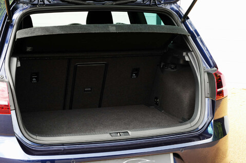 Volkswagen Golf 2.0 Golf R DSG 4WD 3dr 19