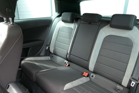 Volkswagen Golf 2.0 Golf R DSG 4WD 3dr 6