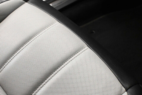 Land Rover Range Rover Evoque 2.0 Range Rover Evoque R-Dynamic SE Auto 4WD 5dr 30