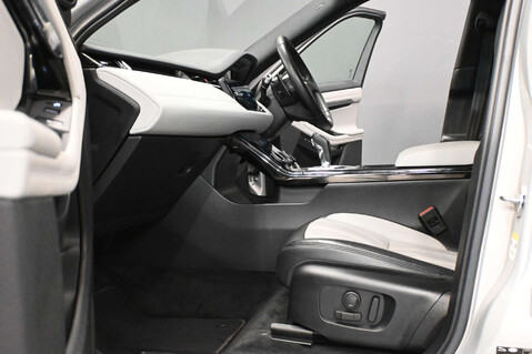 Land Rover Range Rover Evoque 2.0 Range Rover Evoque R-Dynamic SE Auto 4WD 5dr 22