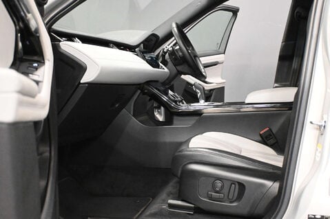 Land Rover Range Rover Evoque 2.0 Range Rover Evoque R-Dynamic SE Auto 4WD 5dr 22