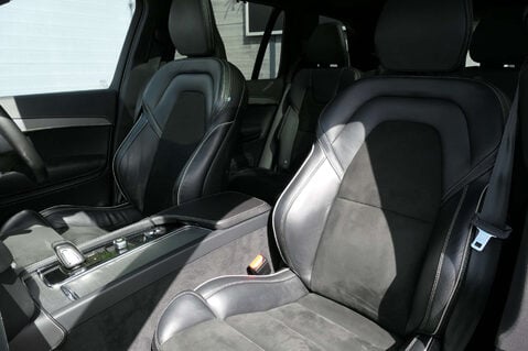 Volvo XC90 2.0 XC90 R-Design Pro B6 MHEV AWD Auto 4WD 5dr 5
