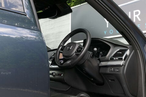 Volvo XC90 2.0 XC90 R-Design Pro B6 MHEV AWD Auto 4WD 5dr 23