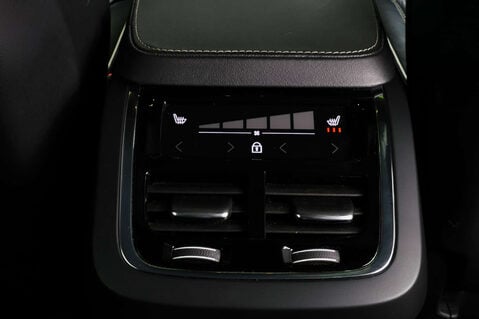 Volvo XC90 2.0 XC90 R-Design Pro B6 MHEV AWD Auto 4WD 5dr 35