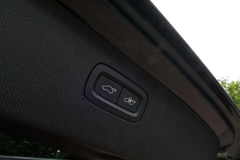 Volvo XC90 2.0 XC90 R-Design Pro B6 MHEV AWD Auto 4WD 5dr 36