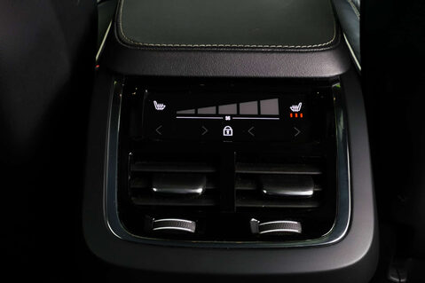 Volvo XC90 2.0 XC90 R-Design Pro B6 MHEV AWD Auto 4WD 5dr 35