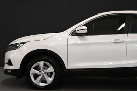 Nissan Qashqai 1.3 Qashqai Acenta Premium DiG-T Semi-Auto 5dr 10