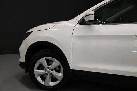 Nissan Qashqai 1.3 Qashqai Acenta Premium DiG-T Semi-Auto 5dr 16