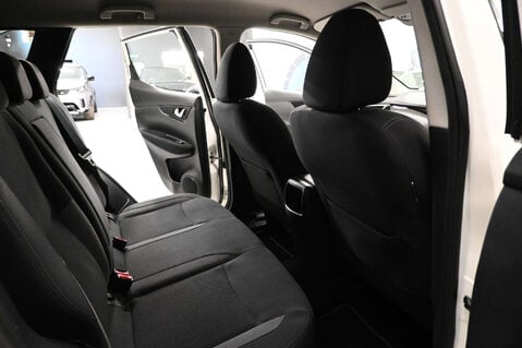 Nissan Qashqai 1.3 Qashqai Acenta Premium DiG-T Semi-Auto 5dr 17