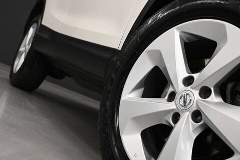 Nissan Qashqai 1.3 Qashqai Acenta Premium DiG-T Semi-Auto 5dr 18