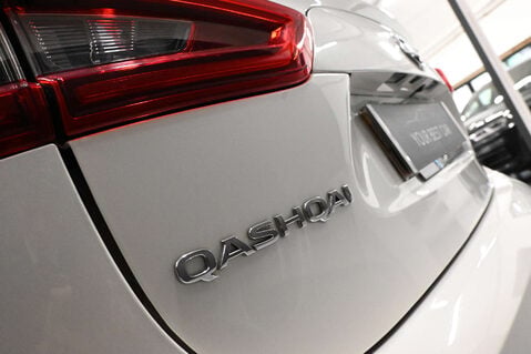 Nissan Qashqai 1.3 Qashqai Acenta Premium DiG-T Semi-Auto 5dr 32