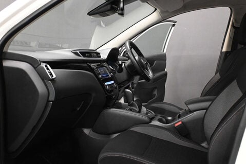 Nissan Qashqai 1.3 Qashqai Acenta Premium DiG-T Semi-Auto 5dr 35