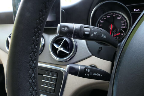 Mercedes-Benz GLA 2.1 GLA 220 Sport Premium+ D 4Matic Auto 4WD 5dr 39